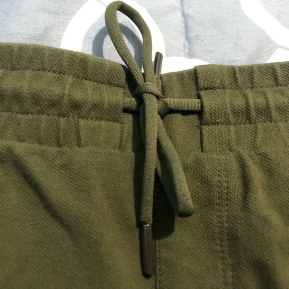 Green Athletic Works Women's Commuter Shorts - Picture 10 of 11